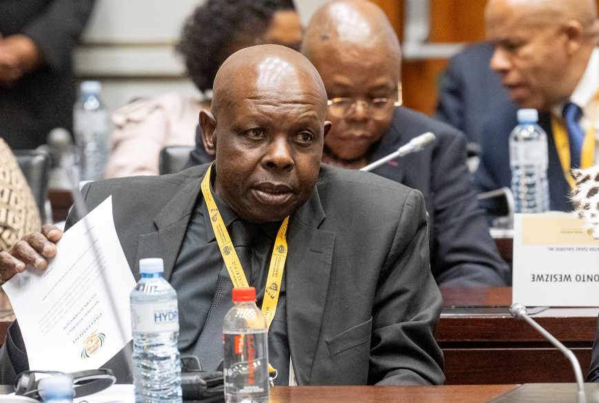 UBASHIYE BEMANGELE U-DR JOHN HLOPHE