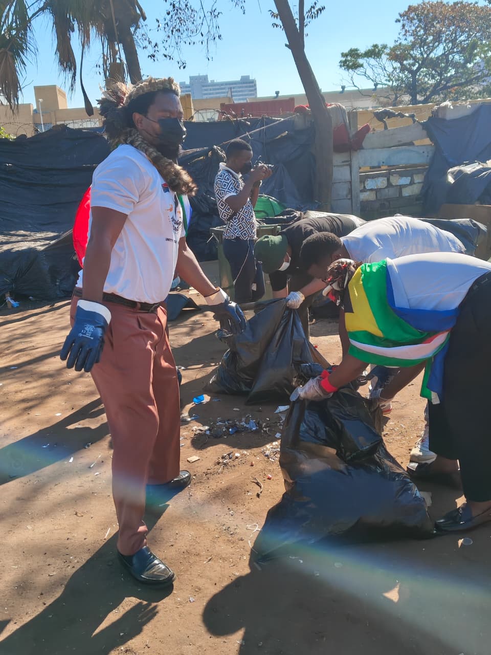 Siyashaqisa isimo sabantu abahlala emigwaqweni