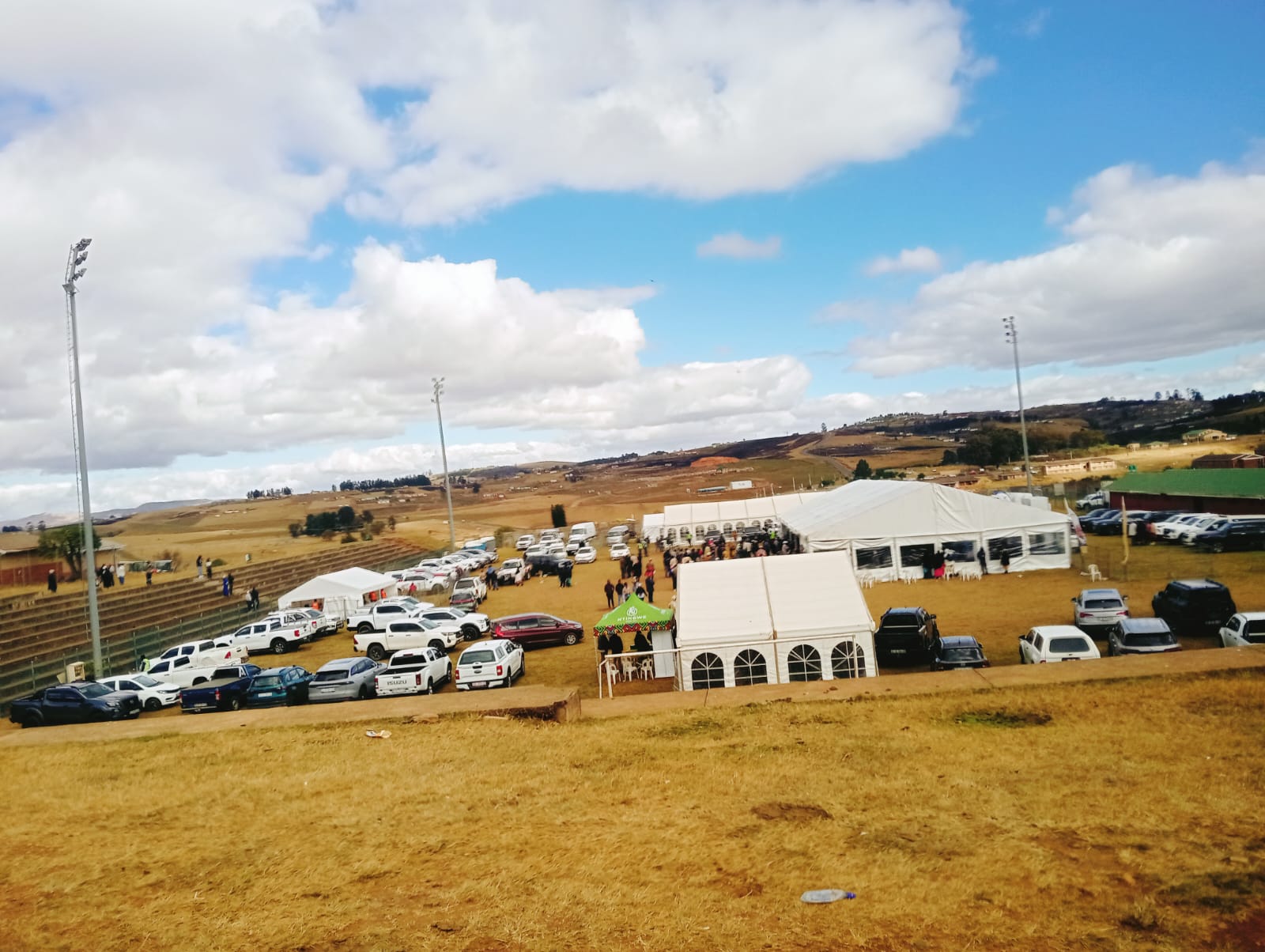 BEKUGCWELE, UMPHAKATHI UBULALA INYOKA ENKANDLA KUZOVULWA AMAHHOVIZI AWOSOMABHIZINISI ABANCANE.