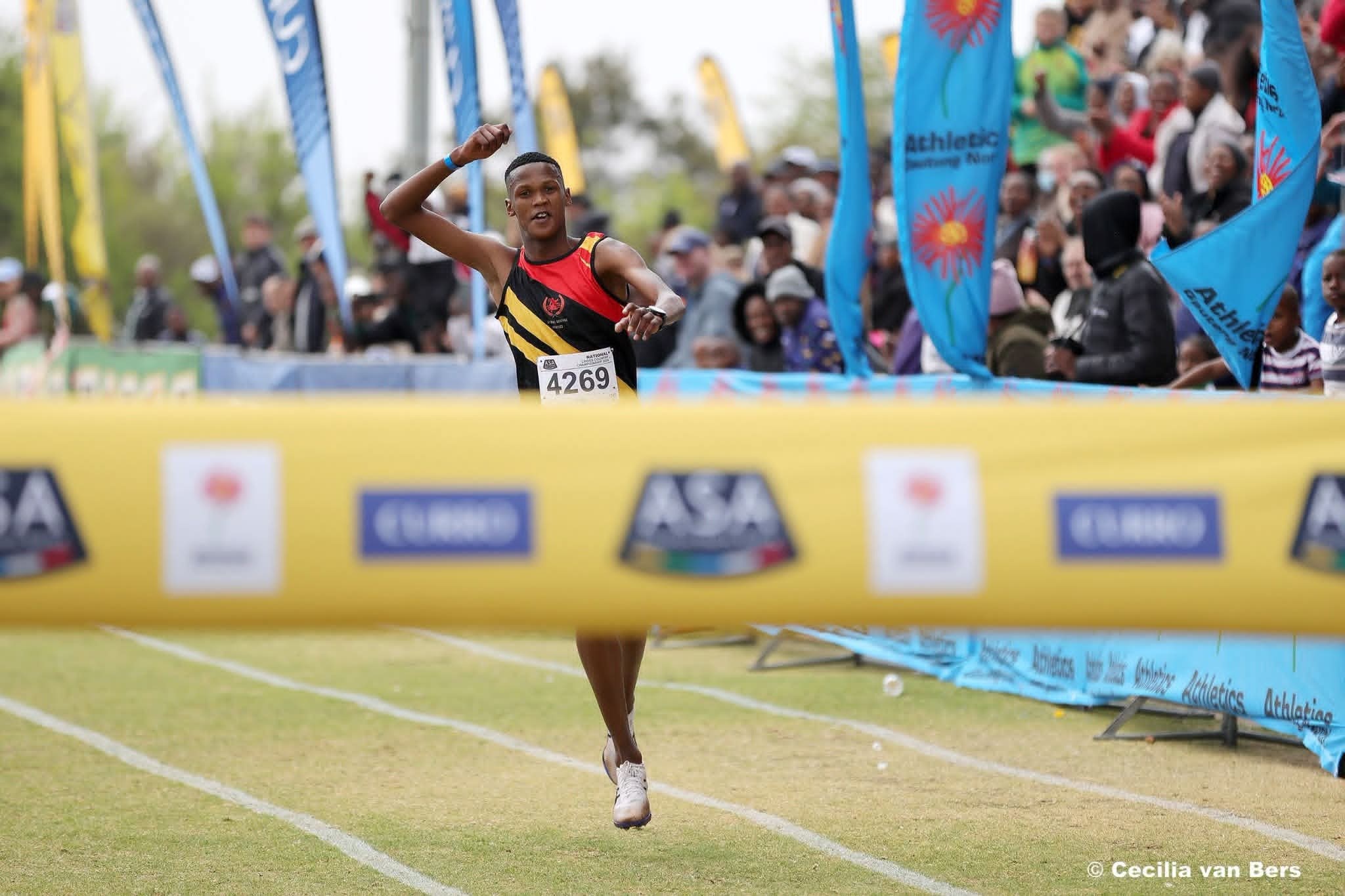 UZENZILE TUMELO PHEKO UQOPHE UMALANDO NGOKUNGQOBA UMJAHO WEBANGA LIKA-10KM