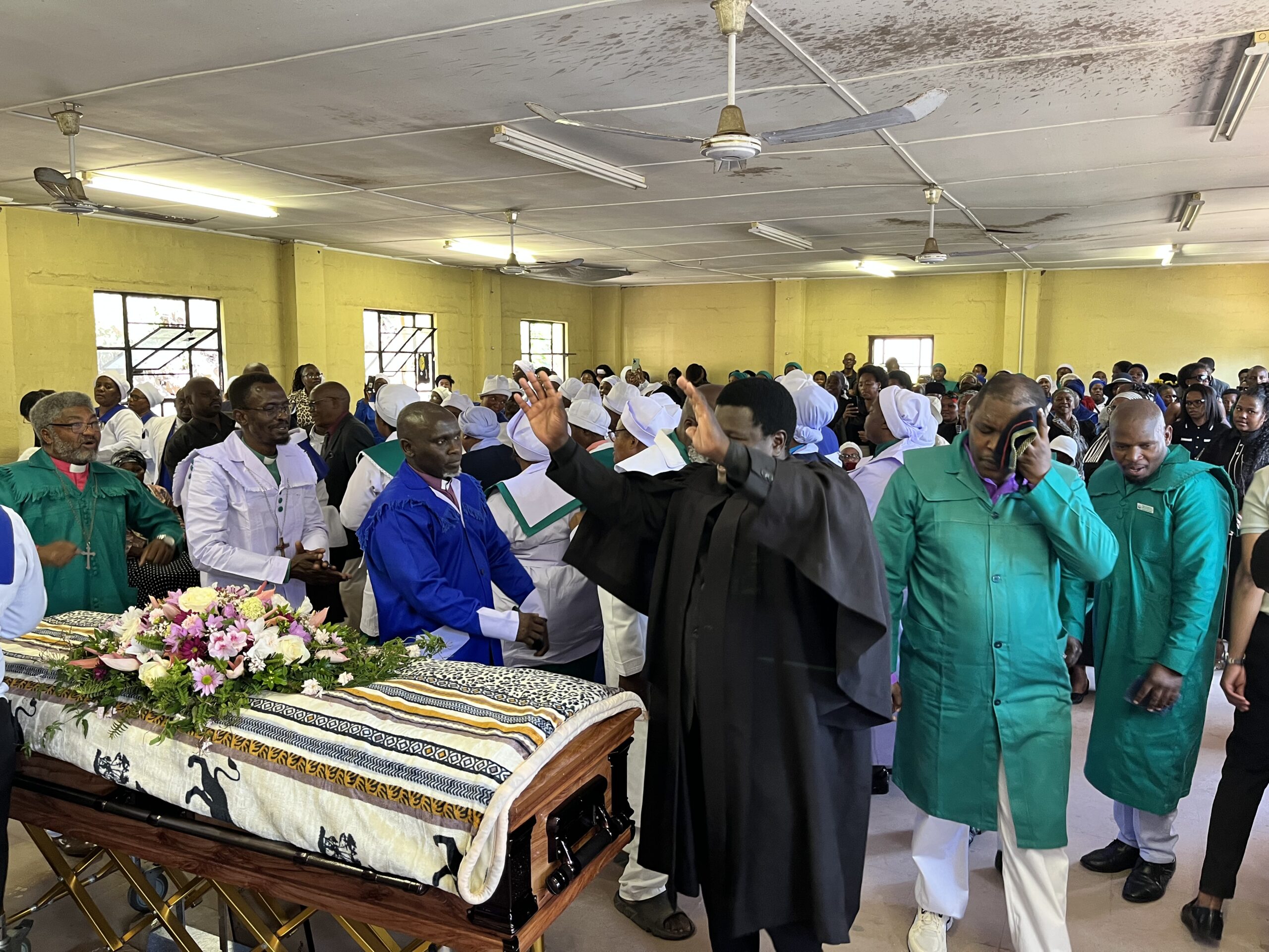 Uphelezelwe ngesizotha nenhlonipho uGogo Thoko Majola