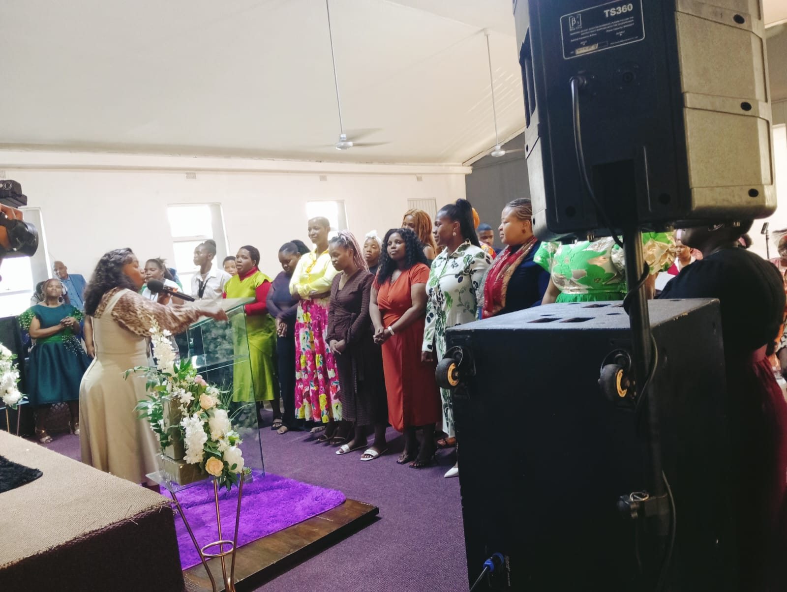 OWESIFAZANE OTHWELE UMPHONGOLO WESIVUMELWANO SOKUGCINA.
